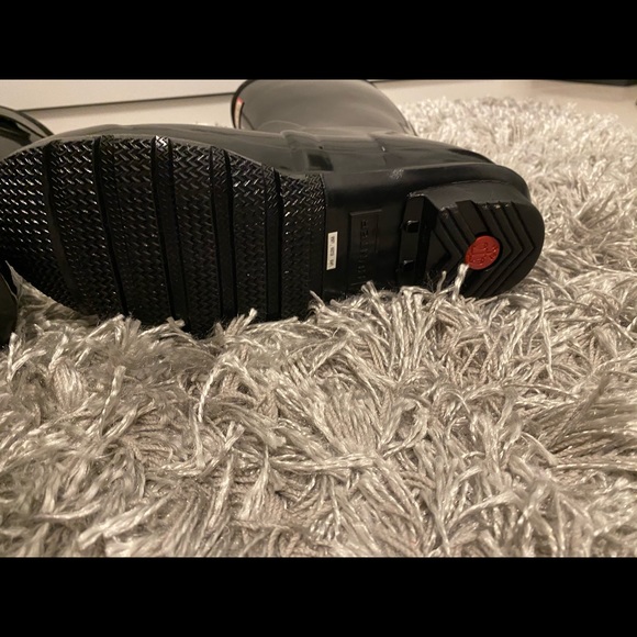 Hunter Short Gloss Rain Boot - Never Worn - Picture 3 of 7